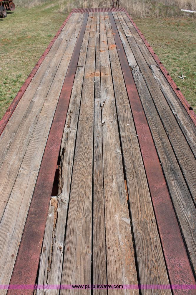 image for item K8985 1971 Lufkin flatbed trailer