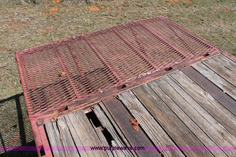 image for item K8985 1971 Lufkin flatbed trailer