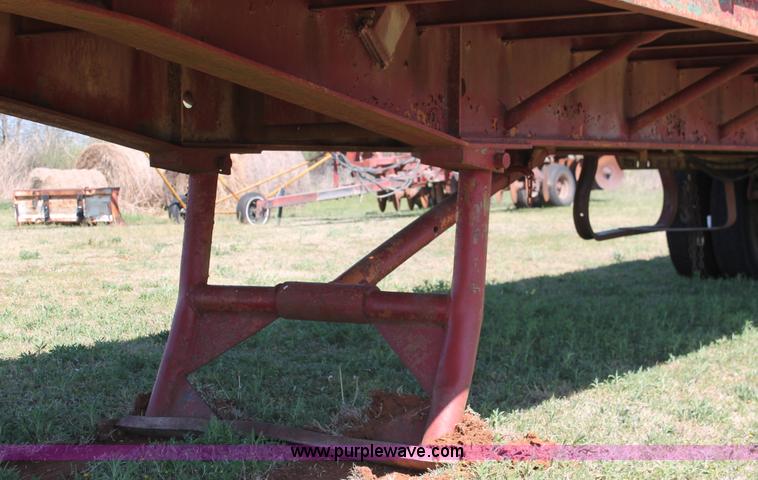 image for item K8985 1971 Lufkin flatbed trailer