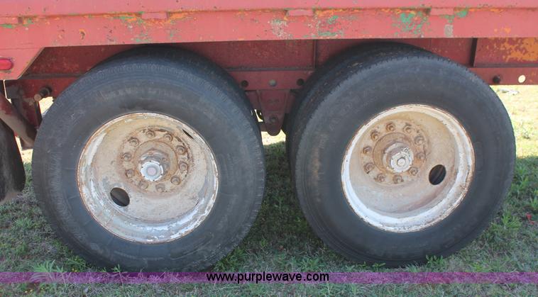 image for item K8985 1971 Lufkin flatbed trailer
