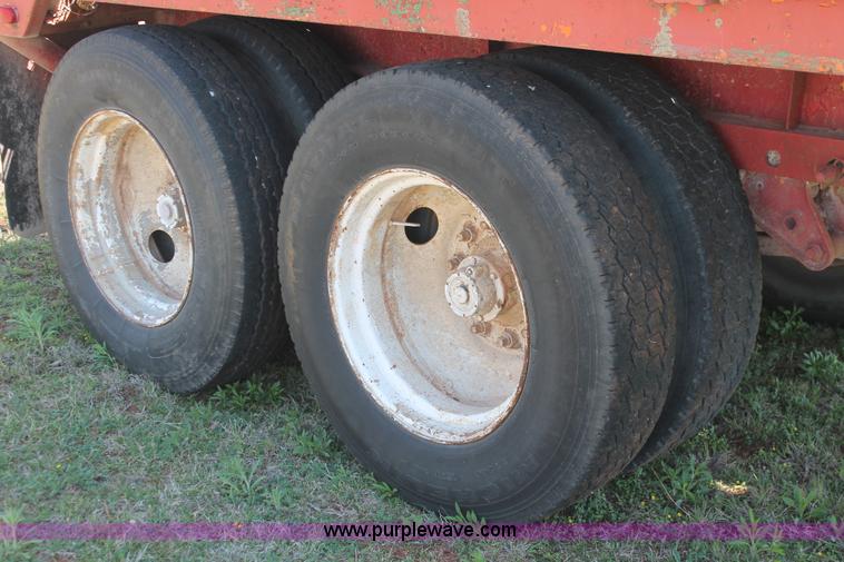 image for item K8985 1971 Lufkin flatbed trailer