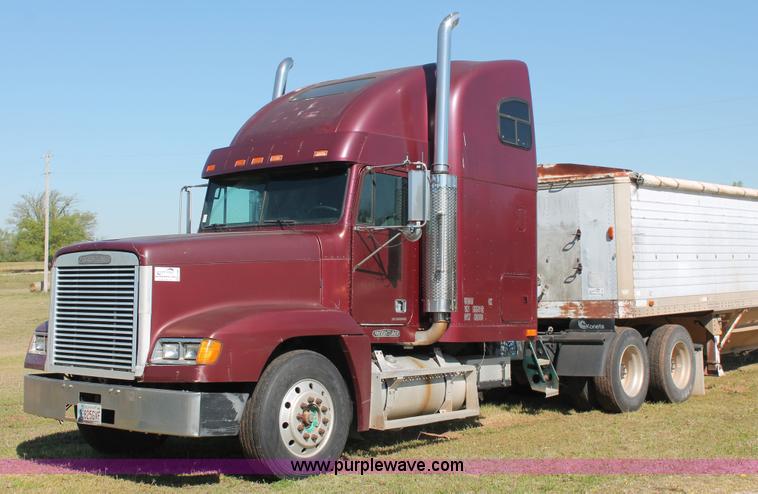 image for item K8986 1995 Freightliner FLD semi truck