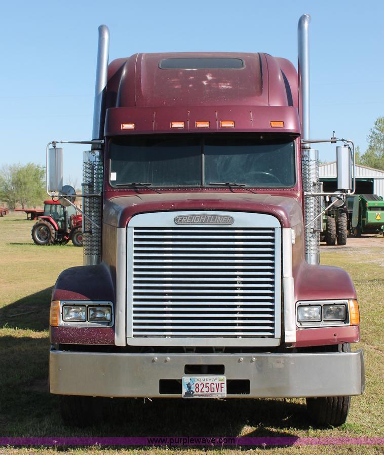 image for item K8986 1995 Freightliner FLD semi truck