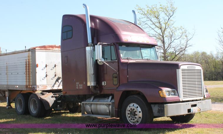 image for item K8986 1995 Freightliner FLD semi truck