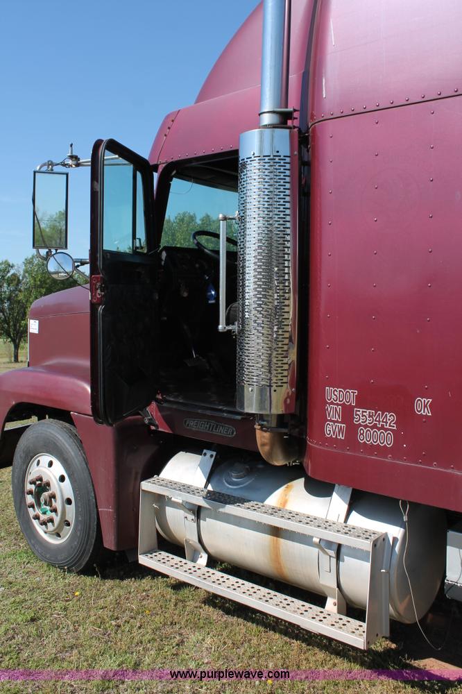 image for item K8986 1995 Freightliner FLD semi truck