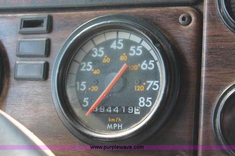 image for item K8986 1995 Freightliner FLD semi truck