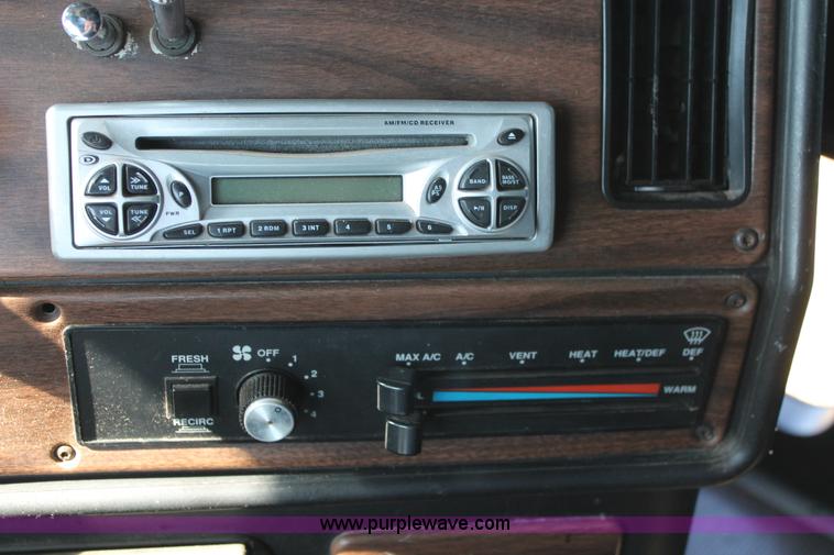 image for item K8986 1995 Freightliner FLD semi truck