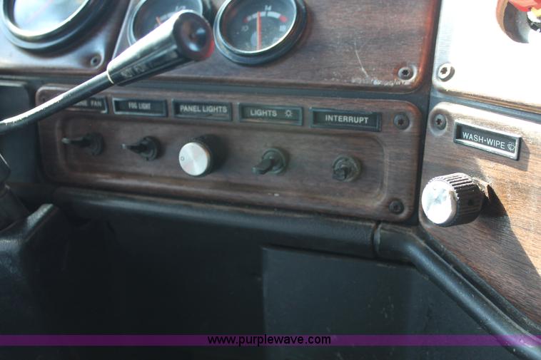 image for item K8986 1995 Freightliner FLD semi truck