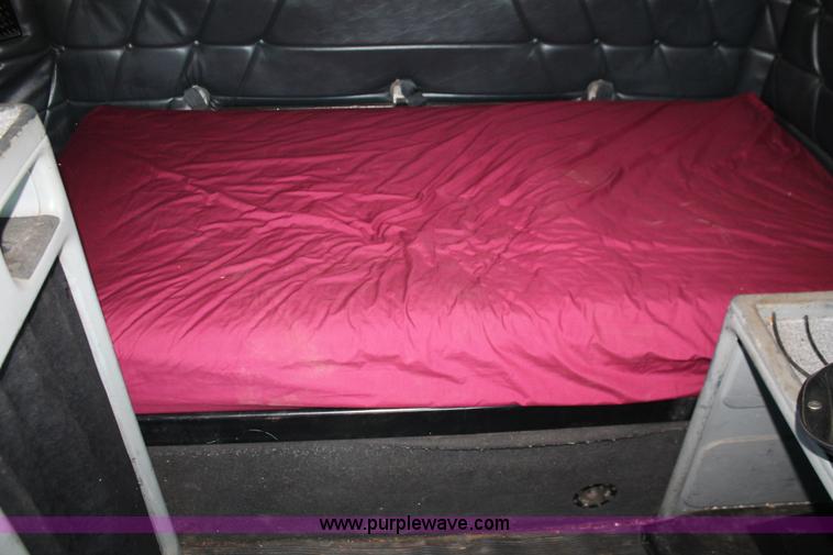 image for item K8986 1995 Freightliner FLD semi truck