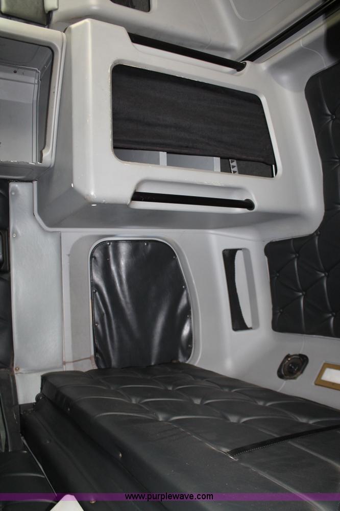 image for item K8986 1995 Freightliner FLD semi truck