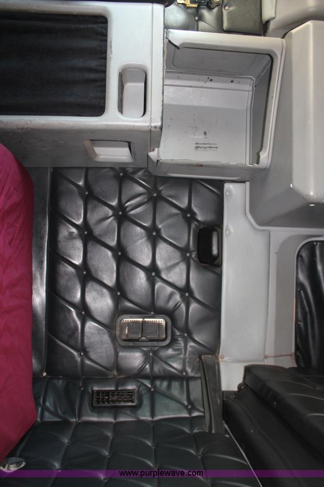 image for item K8986 1995 Freightliner FLD semi truck