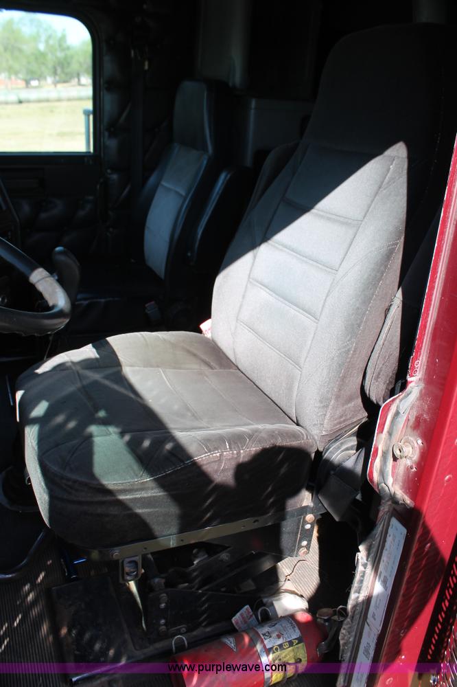 image for item K8986 1995 Freightliner FLD semi truck