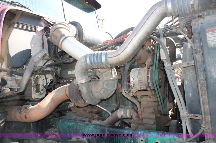 image for item K8986 1995 Freightliner FLD semi truck