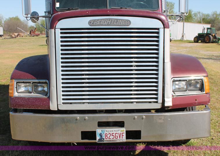 image for item K8986 1995 Freightliner FLD semi truck