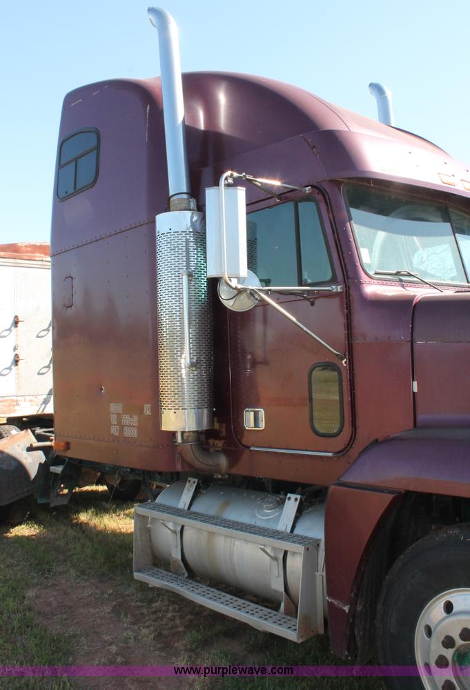image for item K8986 1995 Freightliner FLD semi truck