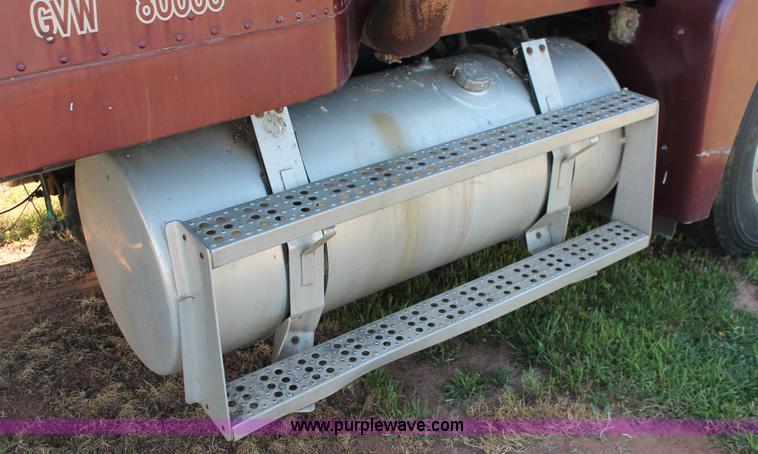 image for item K8986 1995 Freightliner FLD semi truck