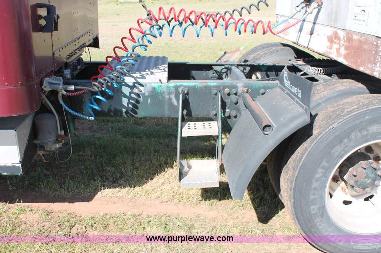 image for item K8986 1995 Freightliner FLD semi truck