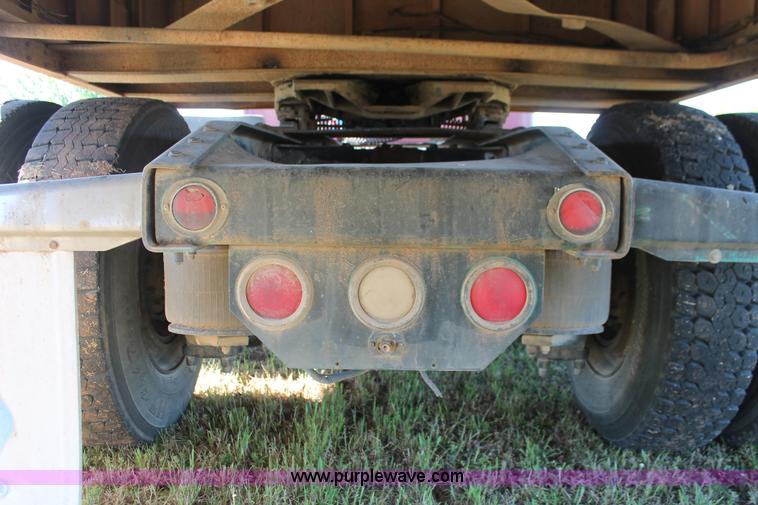 image for item K8986 1995 Freightliner FLD semi truck