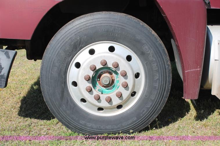 image for item K8986 1995 Freightliner FLD semi truck