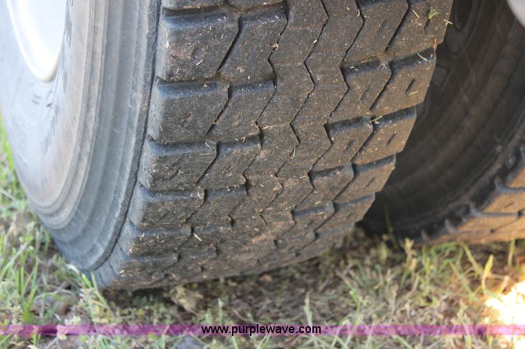 image for item K8986 1995 Freightliner FLD semi truck