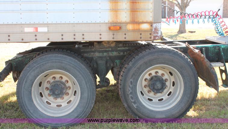 image for item K8986 1995 Freightliner FLD semi truck