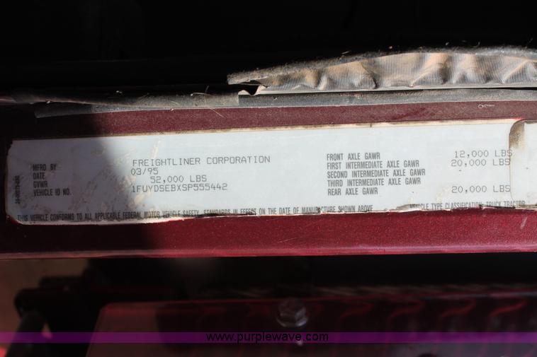 image for item K8986 1995 Freightliner FLD semi truck