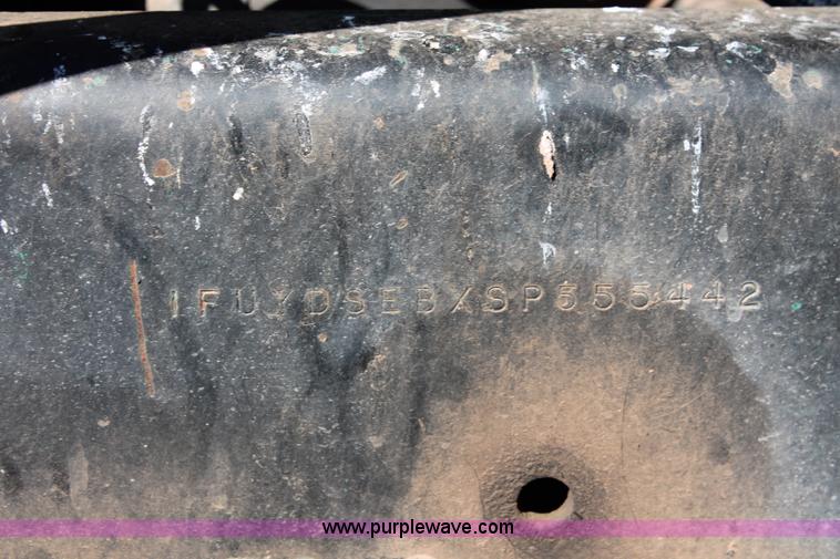 image for item K8986 1995 Freightliner FLD semi truck