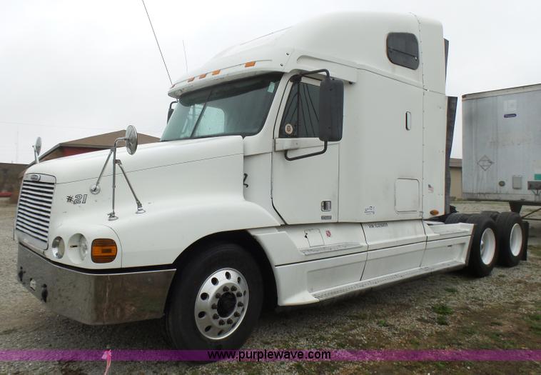 image for item L5446 2001 Freightliner Century Class 120 semi truck