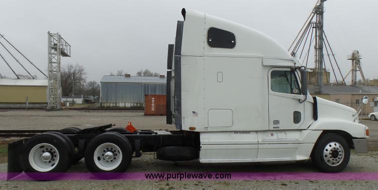 image for item L5446 2001 Freightliner Century Class 120 semi truck