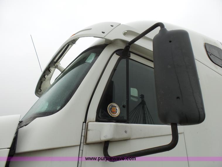 image for item L5446 2001 Freightliner Century Class 120 semi truck