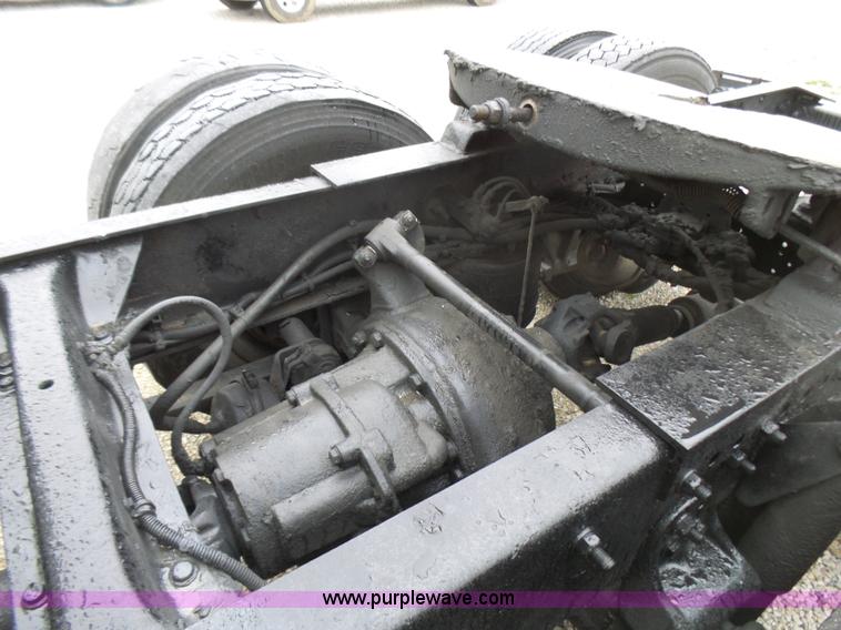 image for item L5446 2001 Freightliner Century Class 120 semi truck