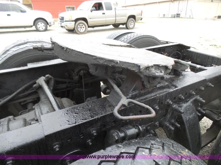 image for item L5446 2001 Freightliner Century Class 120 semi truck