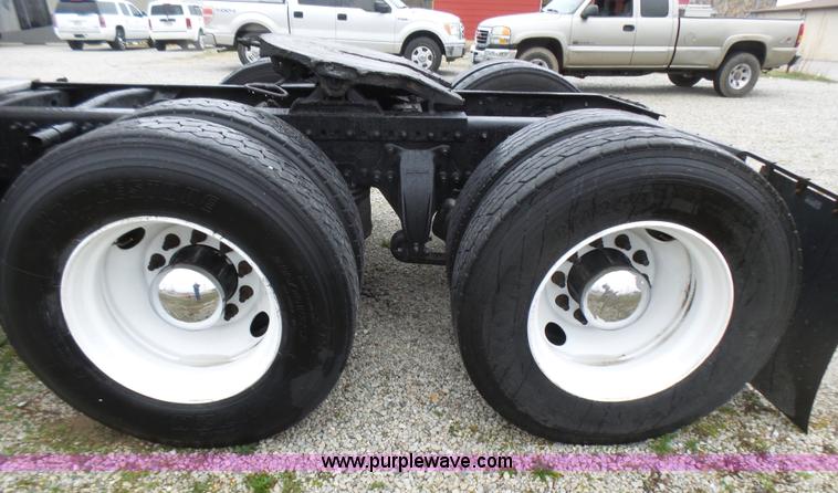 image for item L5446 2001 Freightliner Century Class 120 semi truck