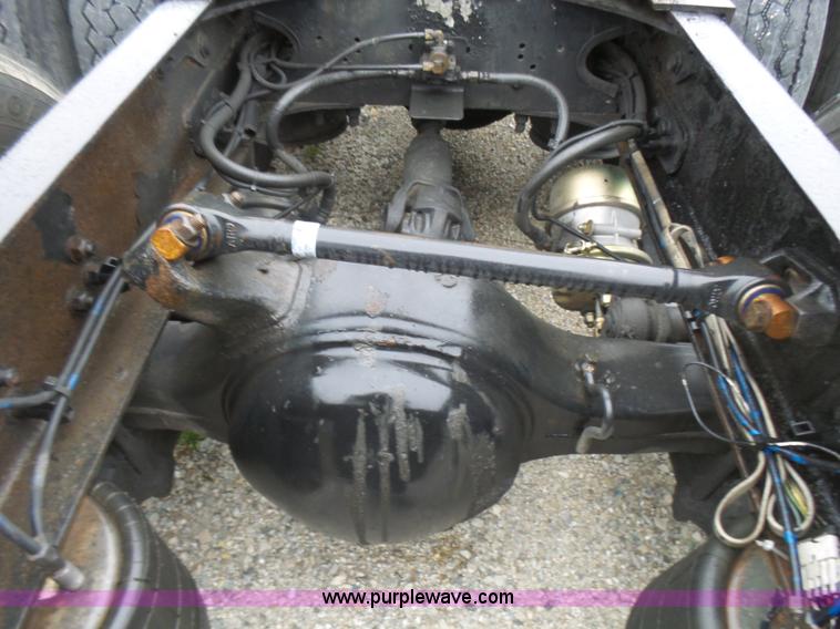 image for item L5446 2001 Freightliner Century Class 120 semi truck