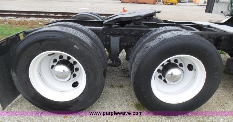 image for item L5446 2001 Freightliner Century Class 120 semi truck