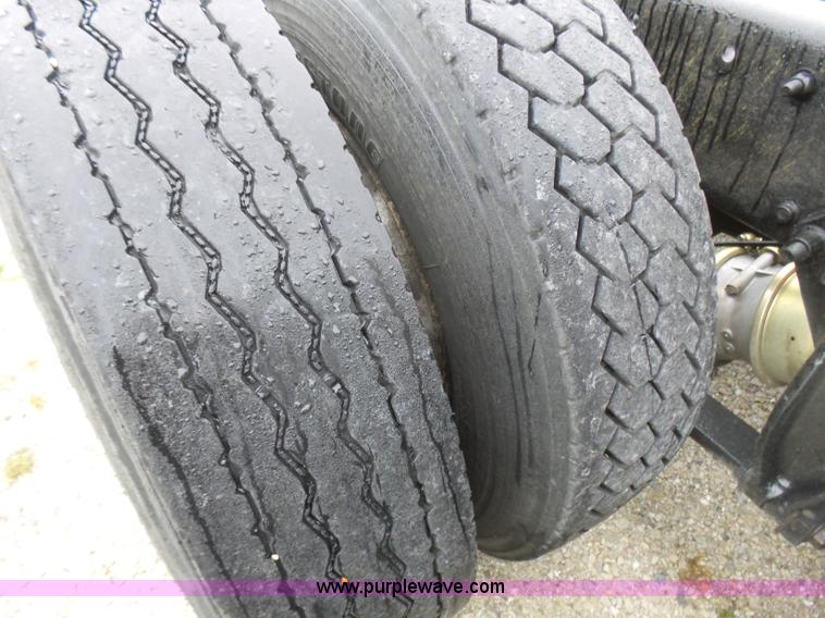 image for item L5446 2001 Freightliner Century Class 120 semi truck