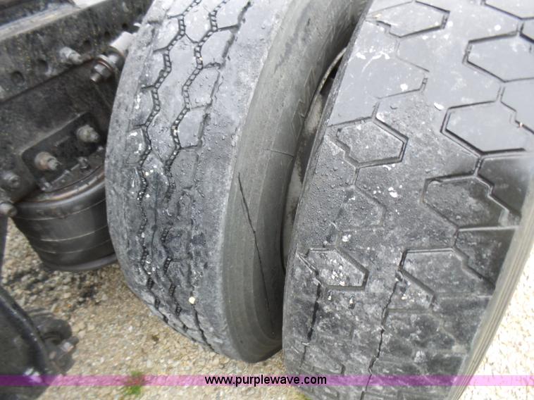 image for item L5446 2001 Freightliner Century Class 120 semi truck