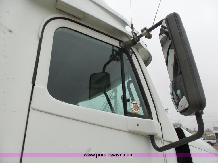 image for item L5446 2001 Freightliner Century Class 120 semi truck