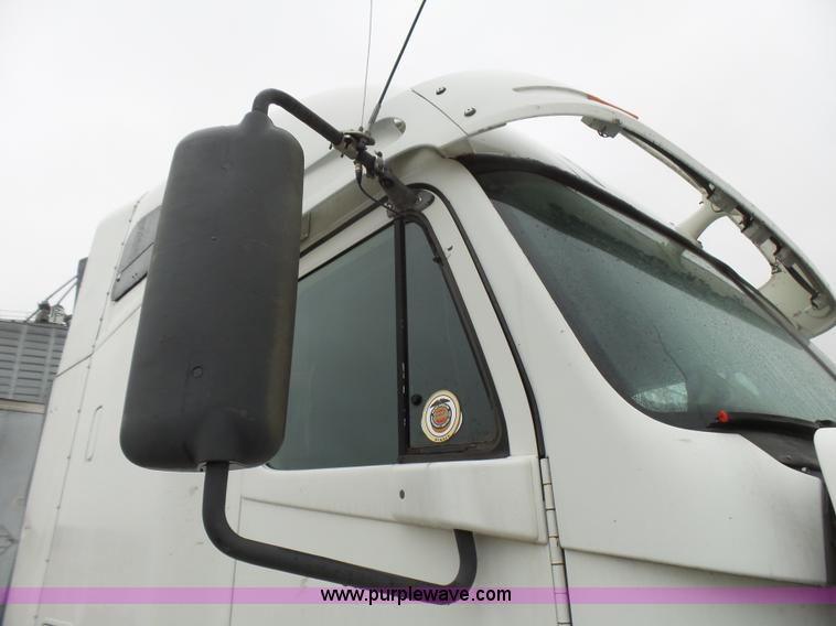 image for item L5446 2001 Freightliner Century Class 120 semi truck