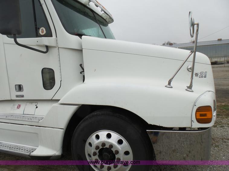 image for item L5446 2001 Freightliner Century Class 120 semi truck