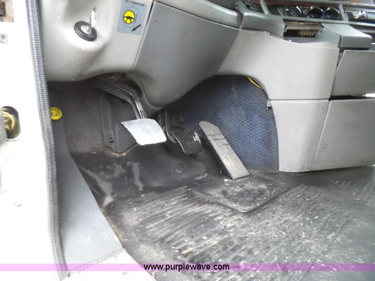 image for item L5446 2001 Freightliner Century Class 120 semi truck