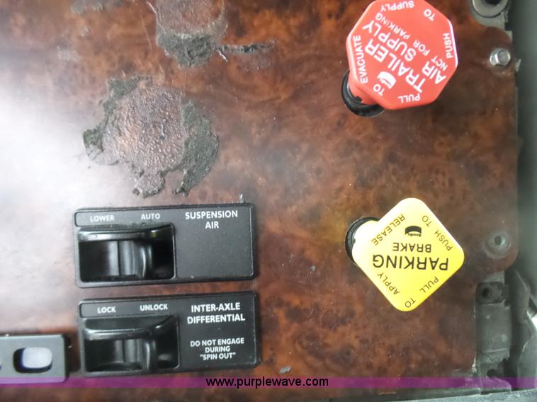 image for item L5446 2001 Freightliner Century Class 120 semi truck