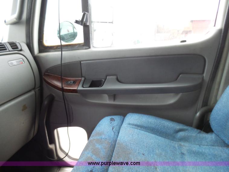 image for item L5446 2001 Freightliner Century Class 120 semi truck