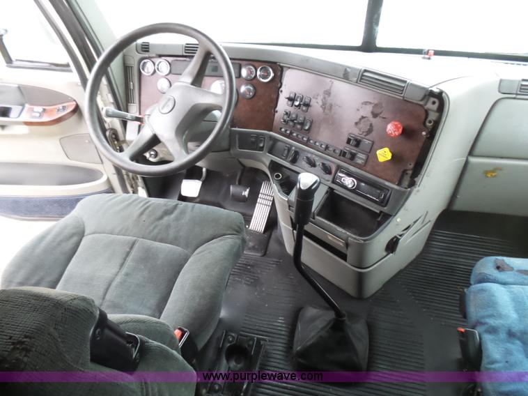 image for item L5446 2001 Freightliner Century Class 120 semi truck