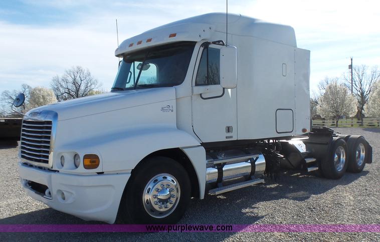 image for item L5473 2007 Freightliner ST120 semi truck