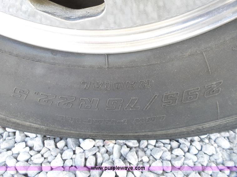 image for item L5473 2007 Freightliner ST120 semi truck