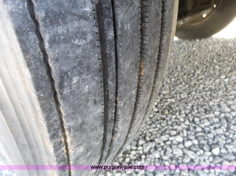 image for item L5473 2007 Freightliner ST120 semi truck