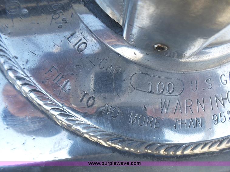 image for item L5473 2007 Freightliner ST120 semi truck