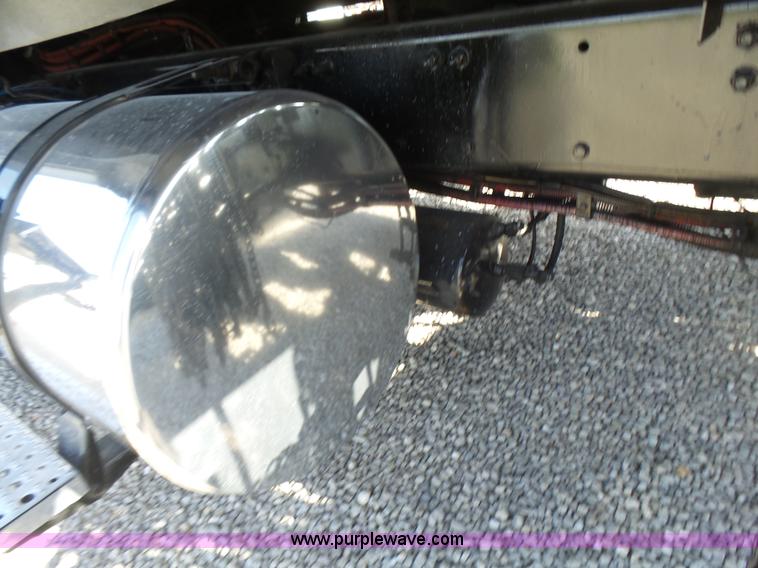 image for item L5473 2007 Freightliner ST120 semi truck