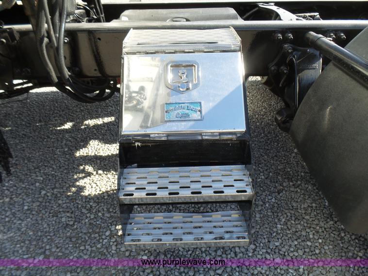 image for item L5473 2007 Freightliner ST120 semi truck